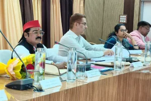 कलेक्ट्रेट सभागार में  जिला विकास समन्वय और निगरानी समिति की बैठक संपन्न