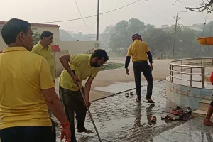 होली के बाद मंदिर परिसर में चलाया गया बृहद स्वच्छता अभियान