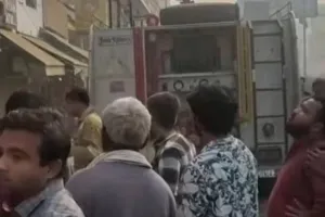 प्रयागराज: लीडर रोड स्थित होटल में सुबह लगी आग, फायर ब्रिगेड ने समय रहते पाया काबू।