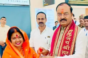 उपमुख्यमंत्री केशव प्रसाद मौर्य से जिलाध्यक्ष प्रयागराज गंगापार निर्मला पासवान की स्नेहिल भेंट