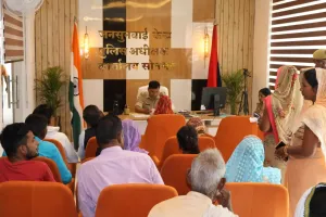 पुलिस अधीक्षक सोनभद्र ने सुनी फरियादियों की समस्याएं, समयबद्ध एवं निष्पक्ष निस्तारण के दिए कड़े निर्देश