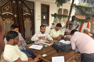 छितौनी–तमकुही रेलवे परियोजना: प्रभावित किसानों को नोटिस वितरण