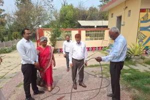 सोनभद्र जल संचयन इकाई बनेगी किसानों का सुरक्षा कवच, जिलाधिकारी ने मुसही गाँव में मॉडल का किया निरीक्षण