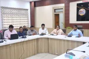 जनगणना-2027 की तैयारियों को लेकर जिलाधिकारी ने की समीक्षा बैठक।