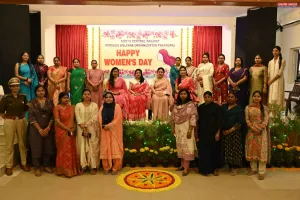 अंतर्राष्ट्रीय महिला दिवस पर मुख्यालय में कार्यरत अराजपत्रित उत्कृष्ठ महिला कर्मचरियोे का पुरस्कार वितरण समारोह ।