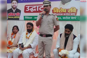 दिल्ली मानकपुरा डोरीवालान में विधायक और एस एच ओ अमित ने किया सड़क का उद्घाटन 