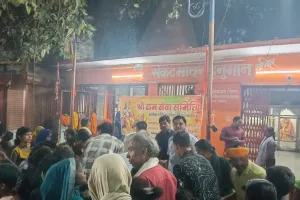 सोनभद्र ओबरा में श्री राम सेवा समिति का खिचड़ी, प्रसाद वितरण 8वें महीने भी जारी