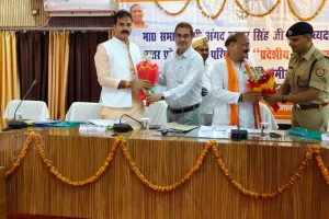 सोनभद्र -स्कूलों के ऊपर से हटेंगे हाईटेंशन तार, बिजली व्यवस्था सुधारने हेतु जाँच समिति के कड़े निर्देश