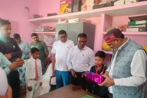 विशाल इंग्लिश एकेडेमी कोन  के  दो छात्रों का हुआ जवाहर नवोदय विद्यालय  में  चयन, खण्ड विकास अधिकारी ने किया सम्मानित