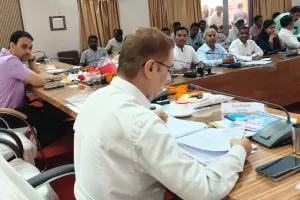 नवीन व्यवस्था अन्तर्गत सी0एम0 डैशबोर्ड के माध्यम से जिलाधिकारी ने की विकास कार्यों की समीक्षा बैठक