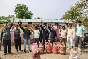 बीजपुर में  गैस सिलेंडर की किल्लत से मचा  हाहाकार, आम जनता परेशान
