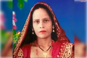 सोते समय महिला की हत्या, पति फरार