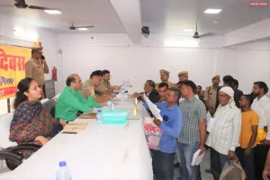 डीएम एवं एसपी ने सम्पूर्ण समाधान दिवस में सुनी शिकायतें, 10 शिकायतों का हुआ निस्तारण