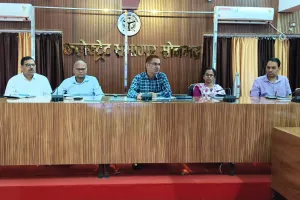 जिलाधिकारी ने किया जनसुनवाई समाधान पोर्टल पर जन शिकायतों के त्वरित एवं गुणवत्ता पूर्ण निस्तारण हेतु अधिकारियों के साथ बैठक