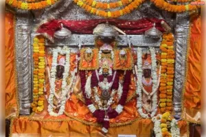 भक्तों ने चतुर्भुजी रुप में मां कात्यायनी का किया अलौकिक दर्शन