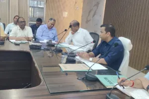 संचारी रोग नियंत्रण अभियान को लेकर अंतर विभागीय समन्वय समिति की बैठक सम्पन्न 1 अप्रैल से शुरू होने वाले अभियान की तैयारियों की समीक्षा, समयबद्ध सुचारू रूप से कार्य के निर्देश भदोही, 28 मार्च 2026।