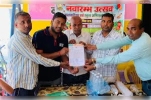 खतरनाक रास्तों से स्कूल जाने को मजबूर बच्चे