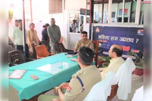  थाना समाधान दिवस में डीएम एवं एसपी ने थाना देल्हूपुर में सुनीं जनसामस्यायें