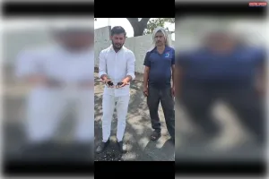 बड़ोखर पीडब्ल्यूडी की सड़क निर्माण मे घटिया सामग्री से बनाने का आरोप   