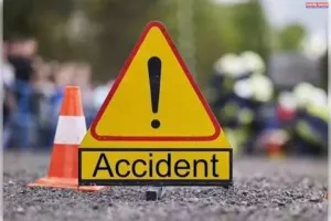 ट्रिपल आईटी चौराहे पर  टैंकर की टक्कर से बाइक सवार गंभीर रूप से घायल