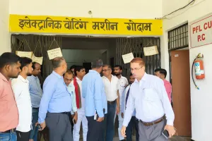 जिलाधिकारी ने किया ई०वी०एम० एवं वी०वी० पैड गोदाम का त्रैमासिक आंतरिक निरीक्षण