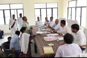 सोनभद्र दिव्यांग दंपत्ति के आशियाने पर भू-माफिया की नज़र, 28 साल बाद 8 लाख की मांग उत्तम दिव्यांग सेवा संस्थान ने खोला मोर्चा