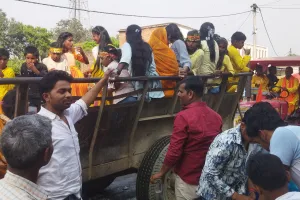 जटहां बाजार में भव्य स्वागत के बीच निकली श्री लक्ष्मी नारायण महायज्ञ की कलश यात्रा 