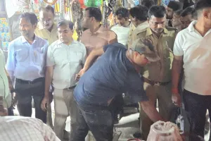 गैस सिलेन्डरों की जमाखोरी की शिकायत पर जिलाधिकारी सख्त, टीम गठित कर कार्यवाही करने के दिये निर्देश