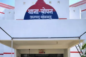 चोपन पुलिस को मिली अहम सफलता, अवैध गांजा के साथ 01 अभियुक्त गिरफ्तार