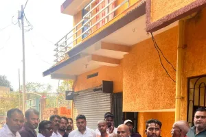 विमान हादसे के मृतक के परिजनों से मिले झामुमो नेता