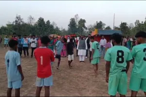 एकदिवसीय फुटबॉल टूर्नामेंट का फाइनल सम्पन्न, मुख्य अतिथि सत्य शिक्षानंद मुर्मू ने किया उद्घाटन