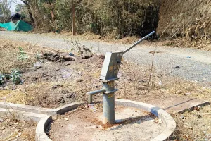 धूप की प्रखरता से गर्मी के दिनों में जल स्तर नीचे जाने से बढ़ी ग्रामीणों की पेयजल समस्या