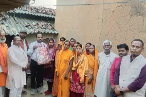 हजारीबाग सांसद मनीष जयसवाल के सौजन्य से बेटियों के बीच हुआ लहंगा का वितरण