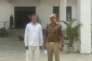 गोरखपुर में सनसनीखेज धोखाधड़ी! कूटरचित दस्तावेजों से मृत पिता-भाई के हस्ताक्षर बनाकर पैतृक जमीन हड़पने का गैंग चला, आरोपी अब्दुल कलाम उर्फ मिठाई गिरफ्तार