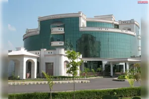 सैफई स्वास्थ्य संसथान भ्रष्टाचार का अड्डा, मरीज से बलात्कार में कर्मचारी दोषी 