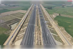 अदाणी ग्रुप द्वारा बनाए गए गंगा एक्सप्रेसवे का पीएम मोदी ने किया उद्घाटन