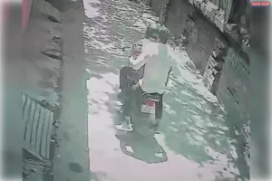 कानपुर में सिलेंडर टप्पेबाजी: पेट्रोलियम अधिकारी बनकर घर से दो सिलेंडर ले उड़े