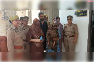 आटो में सवारी को लूटने वाले उल्टी गिरोह का पुलिस ने किया खुलासा, तीन महिलाएं दो पुरुष गिरफ्तार 
