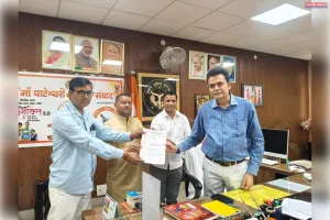 पत्रकार की मौत पर ग्रामीण पत्रकार एसोसिएशन ने मंडलायुक्त को सौंपा ज्ञापन