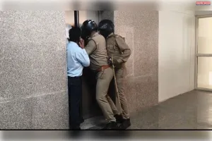 दो मीडिया कर्मी सहित 6 मरीज  मेडिकल कॉलेज के लिफ्ट में  फंसे, घंटों बाद  सुरक्षित बाहर  निकाले गए