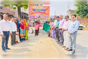 स्कूल चलो अभियान रैली को बीईओ  ने दिखाई हरी झंडी