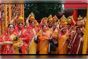 सात दिवसीय शिव पार्वती मंदिर से निकाली कलश यात्रा 