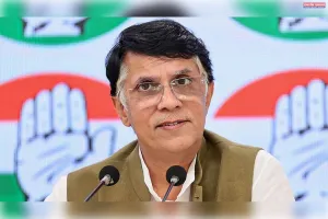 कांग्रेस नेता पवन खेड़ा पहुंचे सुप्रीम कोर्ट