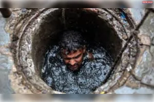 कानून हैं, योजनाएं हैं, फिर भी सीवर में मौतें — आखिर जिम्मेदार कौन?