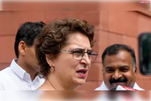 असम चुनाव: प्रियंका गांधी ने मुख्यमंत्री हिमंत पर साधा निशाना, कहा- एक परिवार असम को लूट रहा है