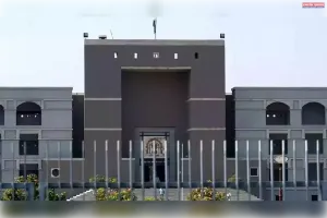 मतदाता सूची पर बड़ा फैसला: गुजरात हाईकोर्ट ने कहा— राज्य निर्वाचन आयोग नाम जोड़ने-हटाने का स्वतंत्र अधिकार नहीं रखता