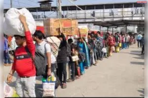 रोटी से बड़ी हो गई गैस - शहर छोड़ते मजदूरों की मजबूरी