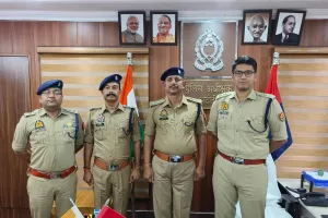 दो निरीक्षक बने पुलिस उपाधीक्षक, एसपी ने लगाए स्टार