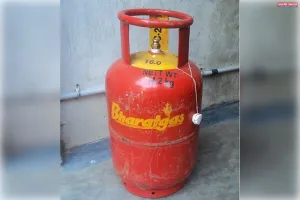 गैस संकट में घिरा बस्ती: डीएसओ की निष्क्रियता से उपभोक्ता परेशान, एजेंसियों की मनमानी चरम पर 