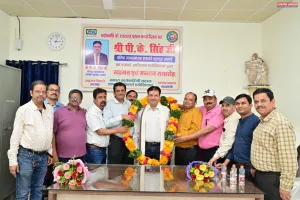 इफको फूलपुर में इकाई प्रमुख का प्रोन्नति होने पर अधिकारी संघ द्वारा  सम्मान समारोह